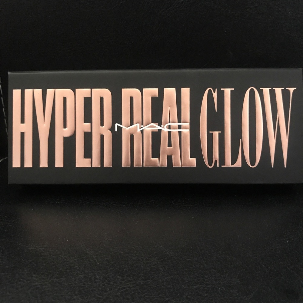 BNIB MAC “Flash & Awe” Hyper Real Glow Palette 🛍